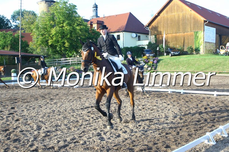 109M5137_Dressurreiter A.JPG